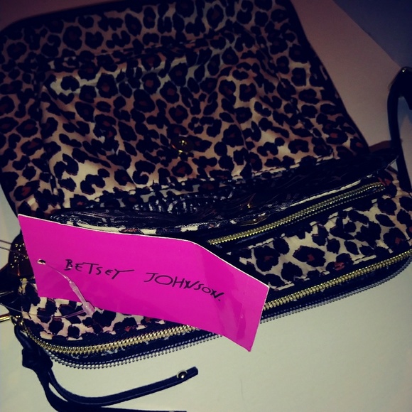 SOLD!!**🆕👜BETSEY JOHNSON Leopard Crossbody Bag💟 - Picture 8 of 8